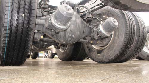 ߀ՄGͨɫ׃һ(yu)|(zh)ľGͨ܇(ch)Qʹc(din)