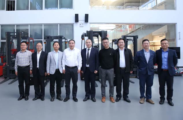 ЇŸ˾(jng)־WRֵ 뿼5G+AGV܇đ