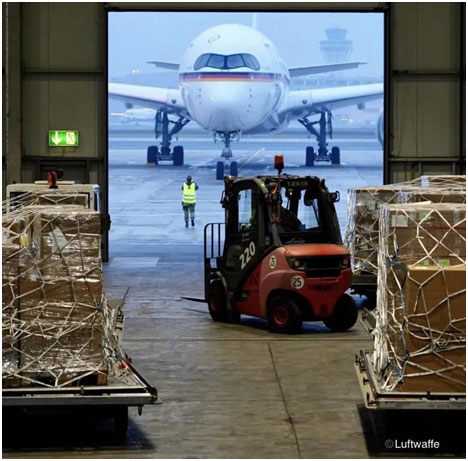 確保全球戰“疫”物資運輸暢通 林德叉車在行動 確保全球戰“疫”物資運輸暢通 林德叉車在行動