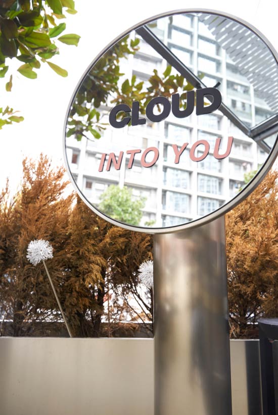 INTO YOUy־溵tȦD(zhun)(gu)؛ʊyL(fng)